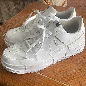 Nike Air Force 1 Pixel